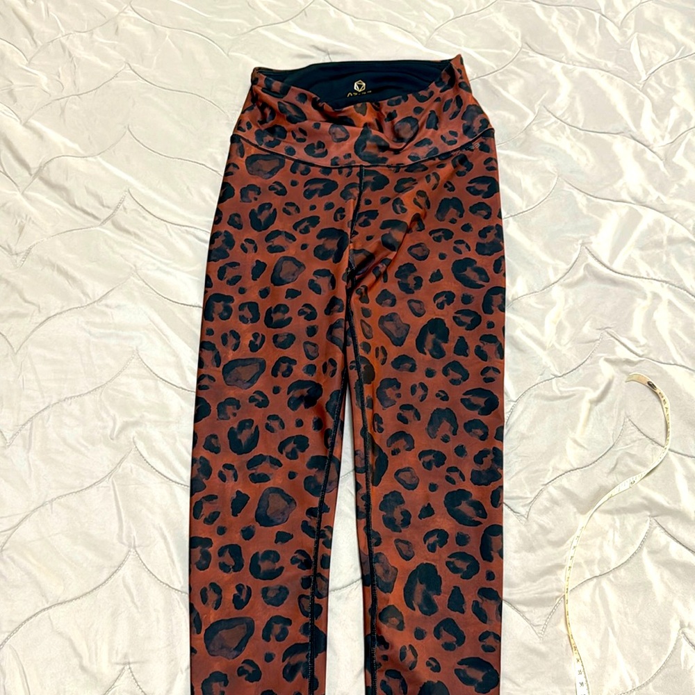 Cheetah print leggings size small